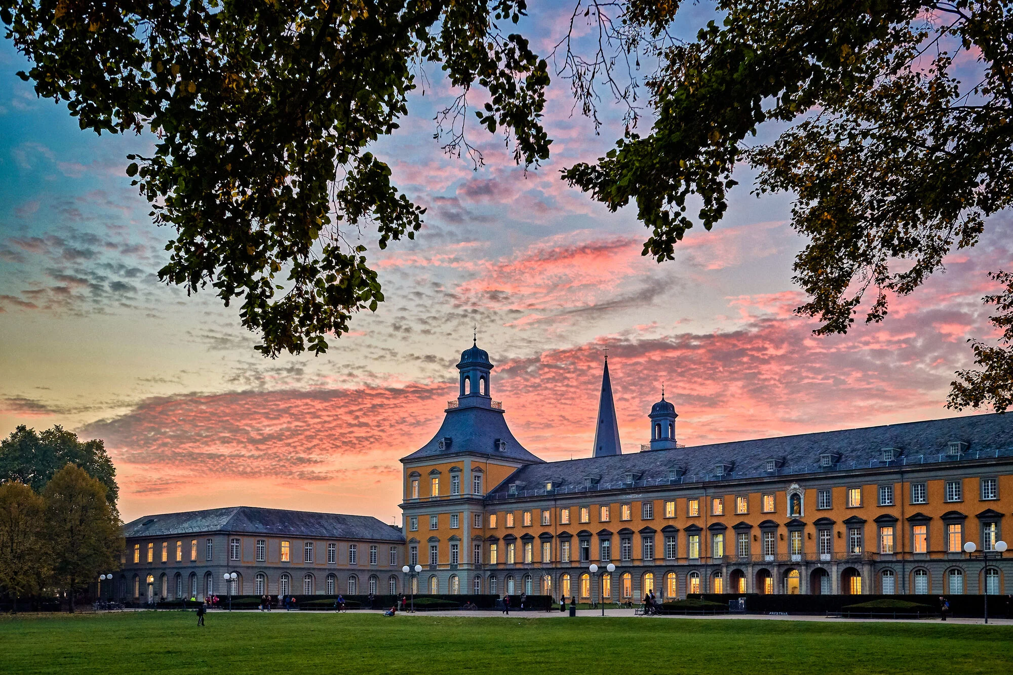The Shanghai Ranking 2025 counts the University of Bonn among the four most research-intensive universities in Germany.