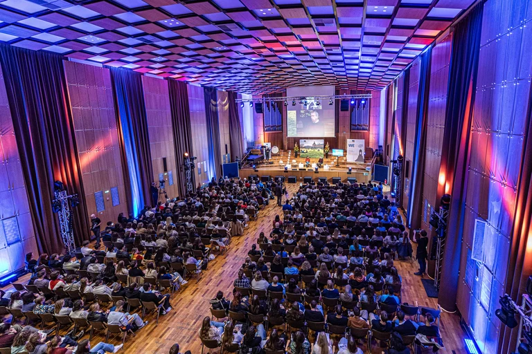 The University of Bonn is inviting all its new students to the traditional First-Semester Students’ Welcome on October 8, 2025.
