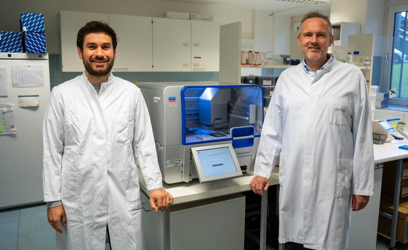 Doctoral student Johannes Striebel and Prof. Dr. Volker Busskamp