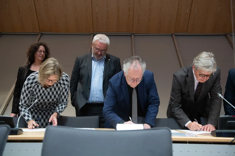 Signing the contract