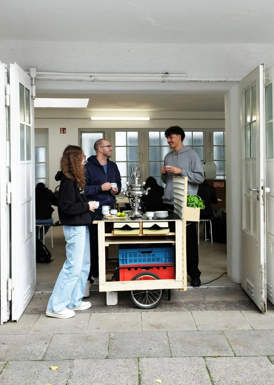 BACK:LAB – Labor für künstlerische Stadtforschung” (“lab for creative urban research”)