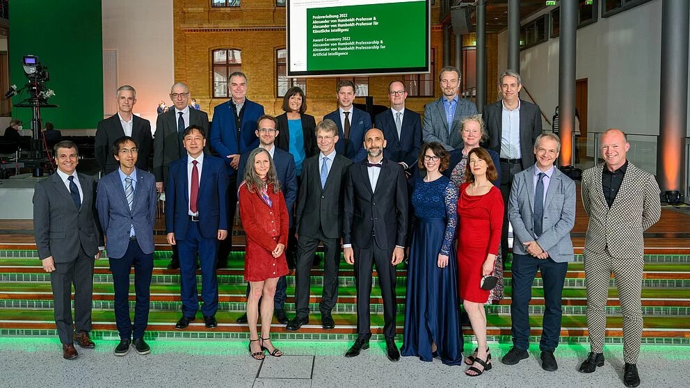 Humboldt Professor Aimee van Wynsberghe (bottom row, 4th from right), together with the other award winners and Hans-Christian Pape, President of the Humboldt Foundation (center).