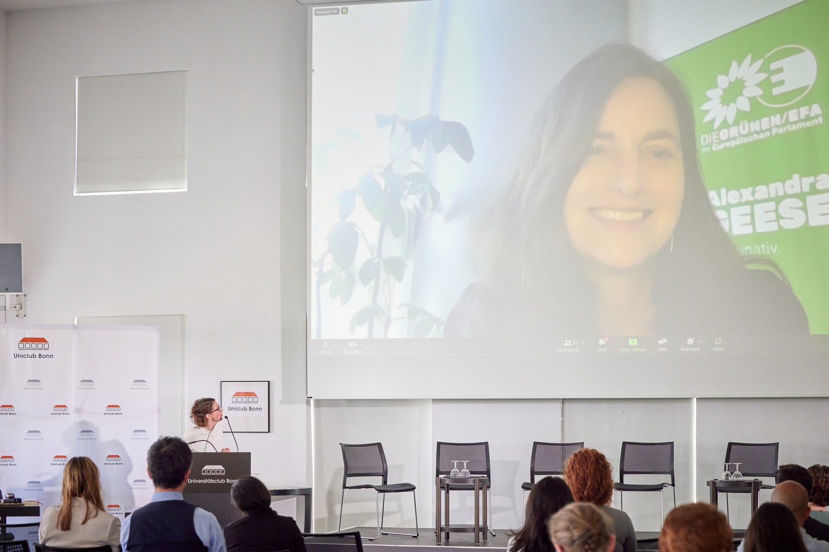 Political perspective: Alexandra Geese, Member of the European Parliament from Bonn, was connected via video stream.