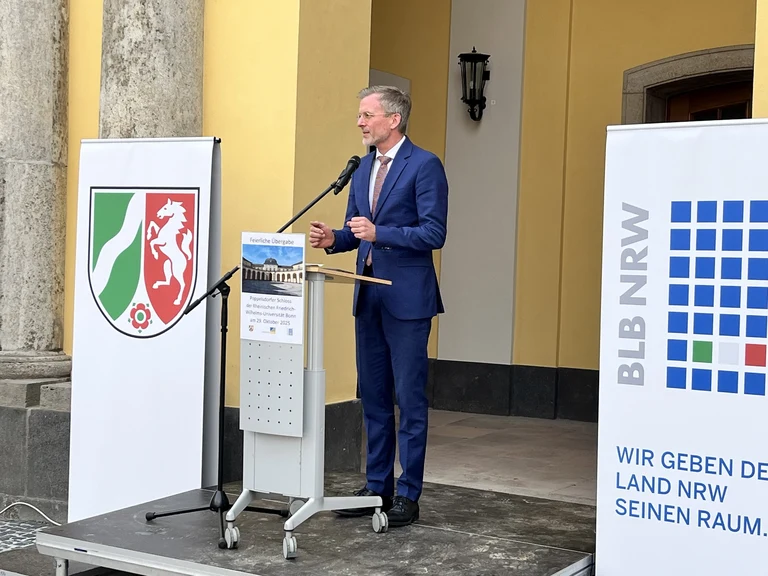 Poppelsdorf Palace Officially Handed Over