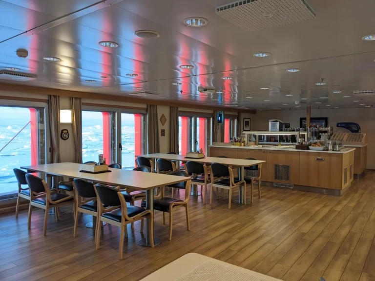 4-5_Vorräte-Essen_Katrin Wagner.jpg