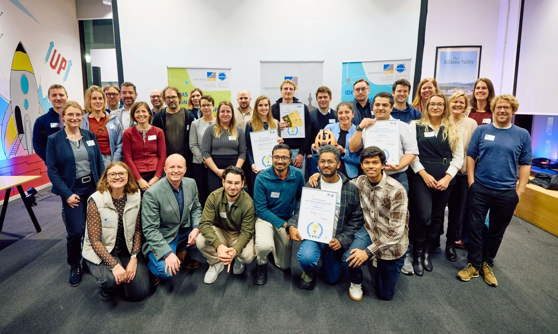 Winners, pitching teams, jury, and moderator with the team from the Transfer Center enaCom