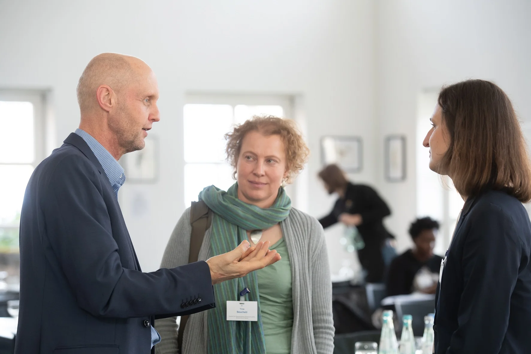 Professor Hermann Lotze-Campen from the Potsdam Institute for Climate Impact Research talking with Professor Ina Danquah and others after his lecture on the synergy effects between mitigating and adapting to climate change in the agriculture and food sector