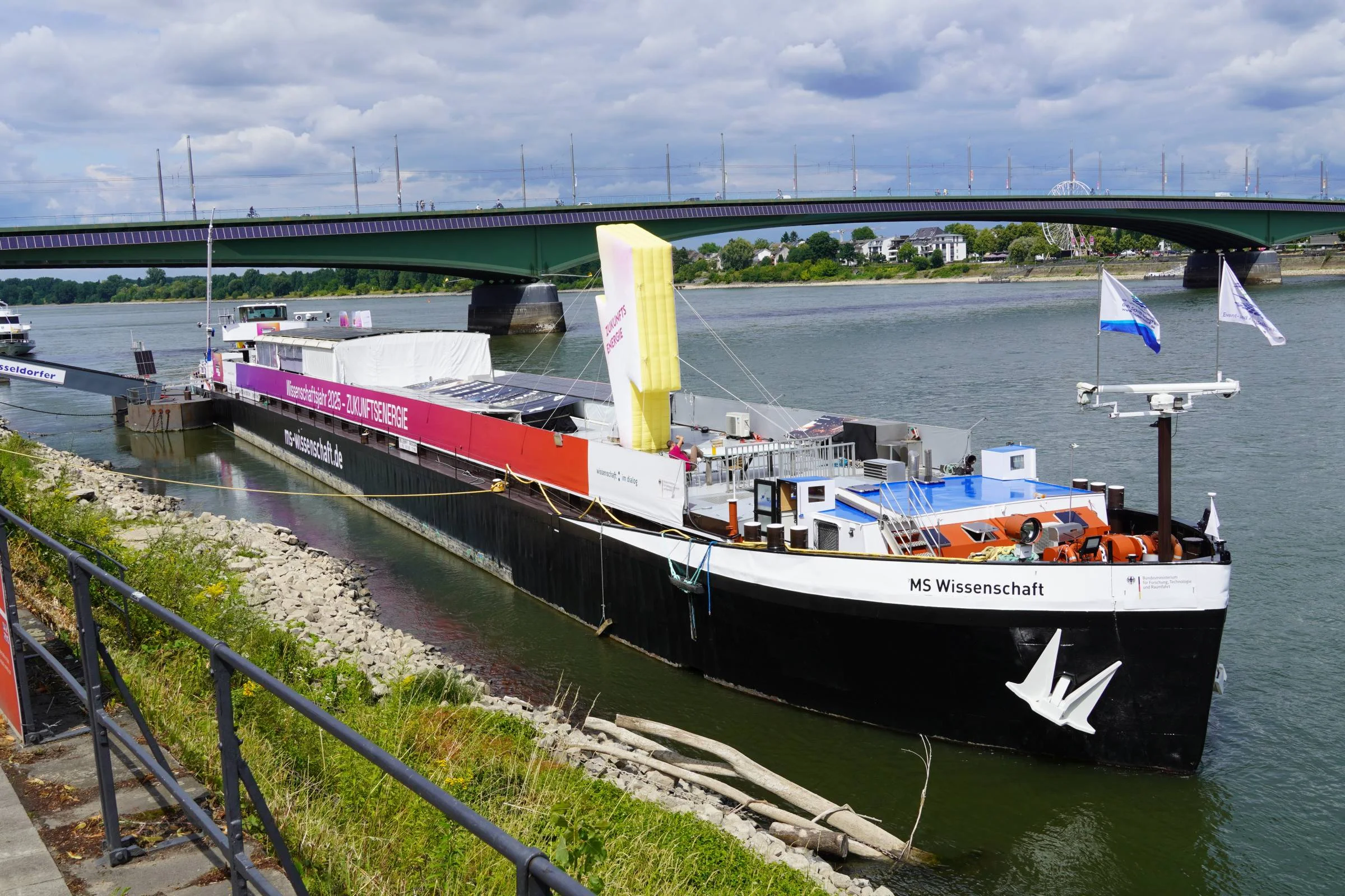 The MS Wissenschaft docked at Bonn's Brassertufer in 2025.