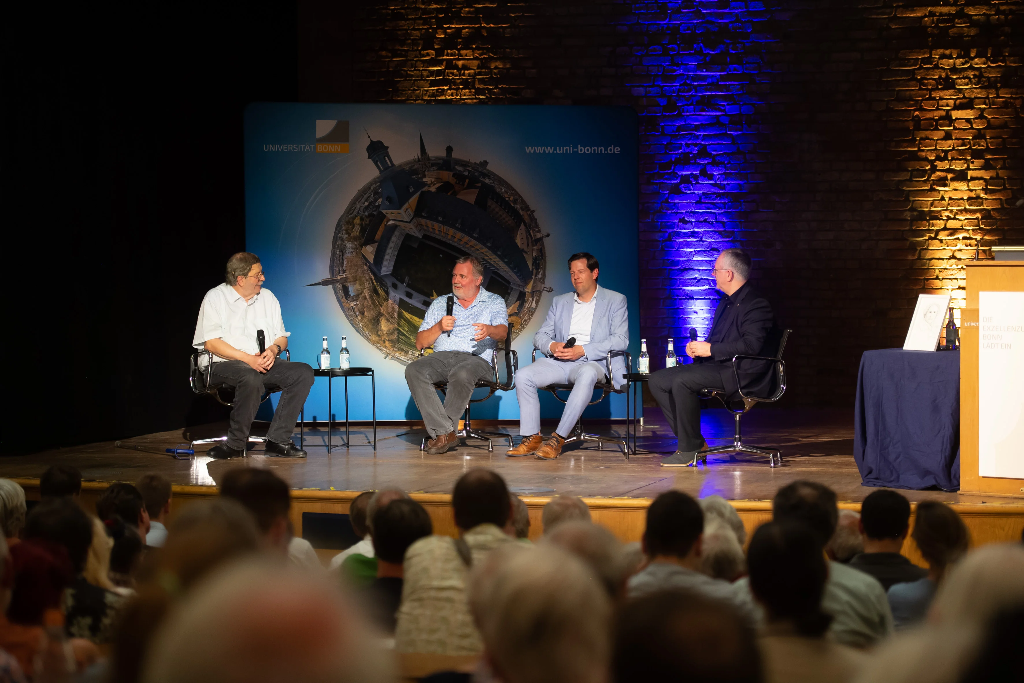 The event was rounded off with a discussion round in which Prof. Dr. Norbert Langer from the Argelander Institute for Astronomy (2nd from left) also participated.