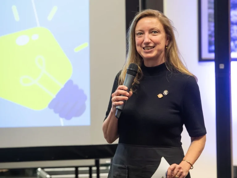 Sandra Speer, head of the Transfer Center enaCom, guided through the event