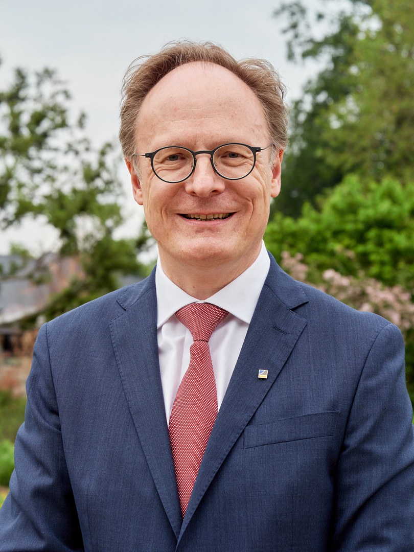 Senate chairperson Professor Rainer Hüttemann: