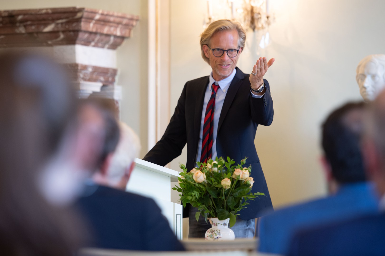 The center is organizationally anchored in the Faculty of Philosophy. Dean Prof. Dr. Volker Kronenberg spoke to the guests in a welcoming speech.