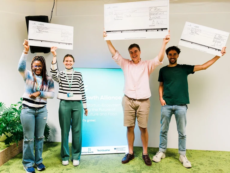 The winning teams at Idea Camp: Peelicious, ReedThink und FactFlow (vlnr)