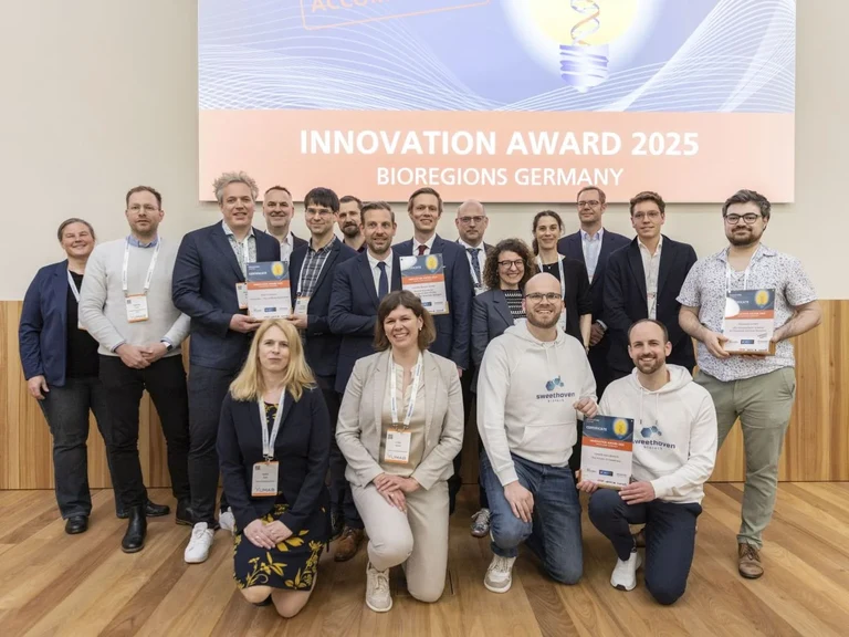 Organizers and winning teams of the Innovation Award at the German Biotechnology Days