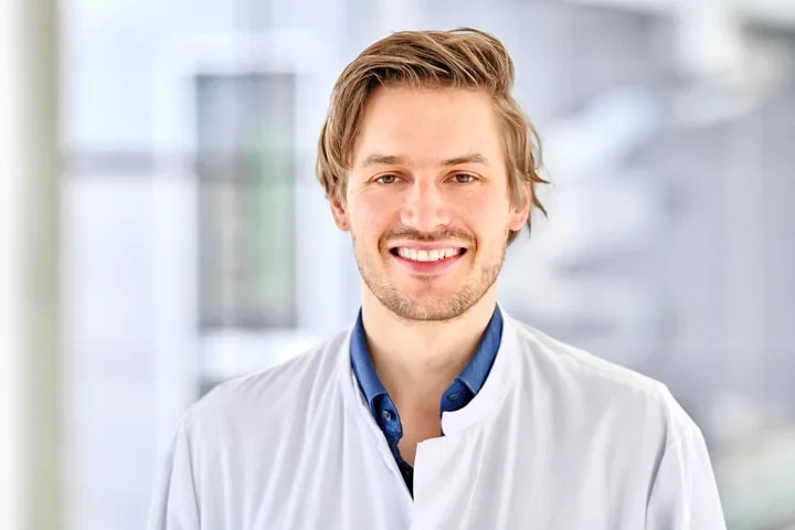 PD Dr. Rüber, who is also managing director of the Center for Medical Data Usability and Translation (ZMDT) at the University of Bonn and the UKB, and his team have received over half a million euros from the Federal Ministry of Education and Research for the development of an intelligent interaction system for epilepsy patients and their caregivers.