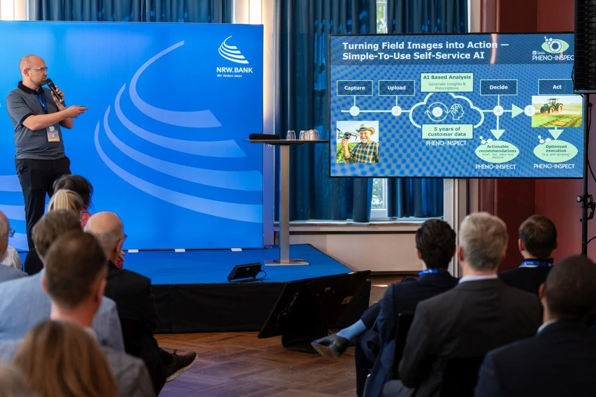 Dr. Philipp Lottes during his pitch