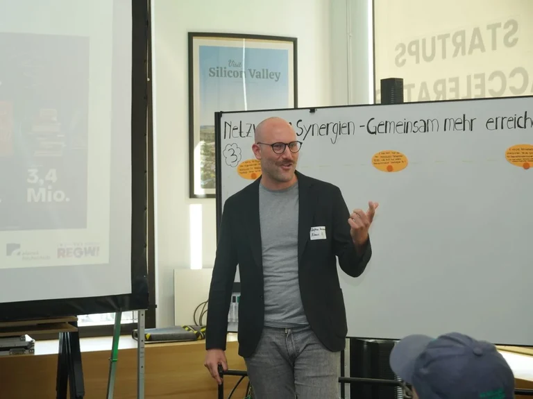 Input by Prof. Dr. Stephan Hankammer (Alanus)