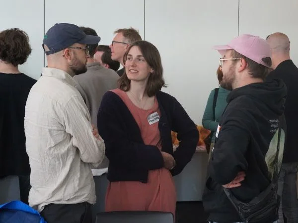 Participants exchange during networking part