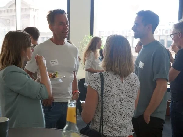 Participants exchange during networking part