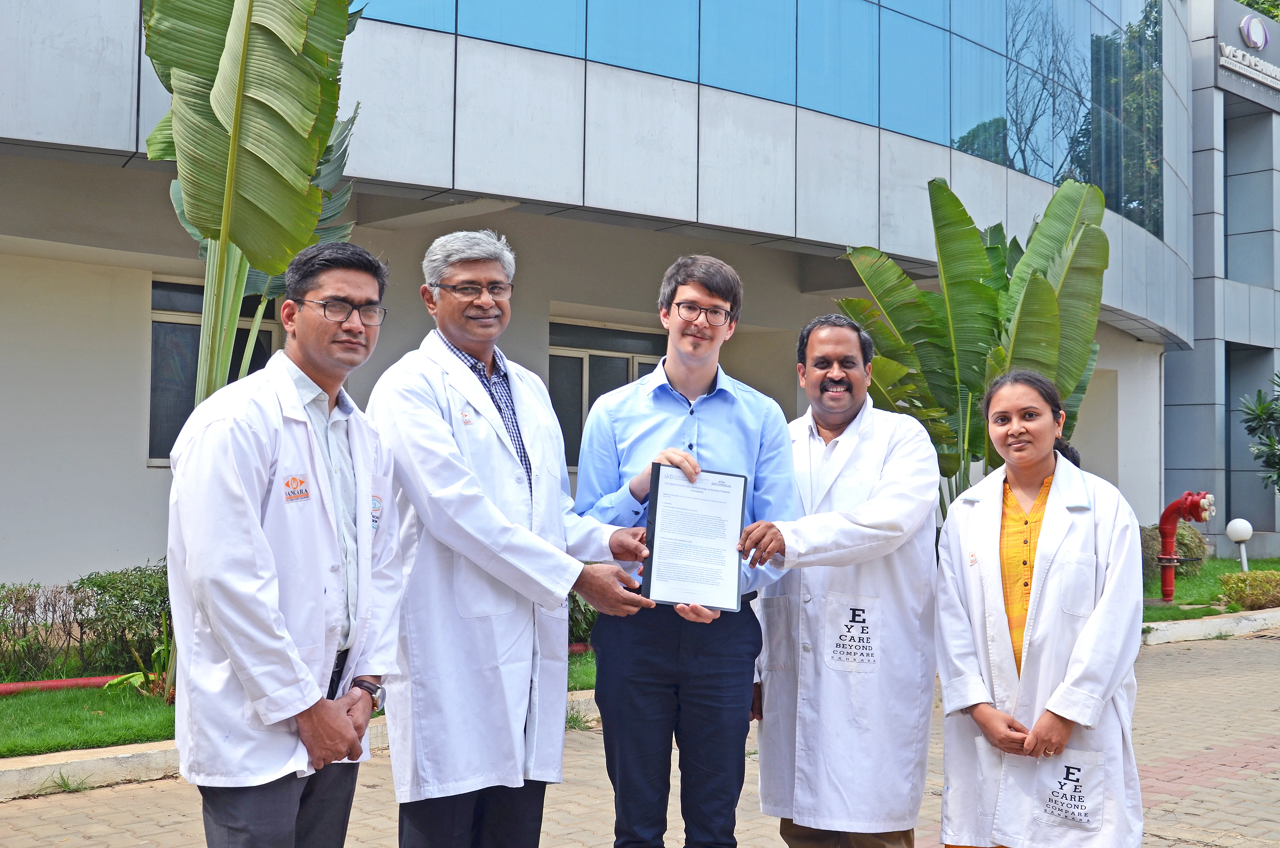 Smartphone-based telemedical eye screening in India: