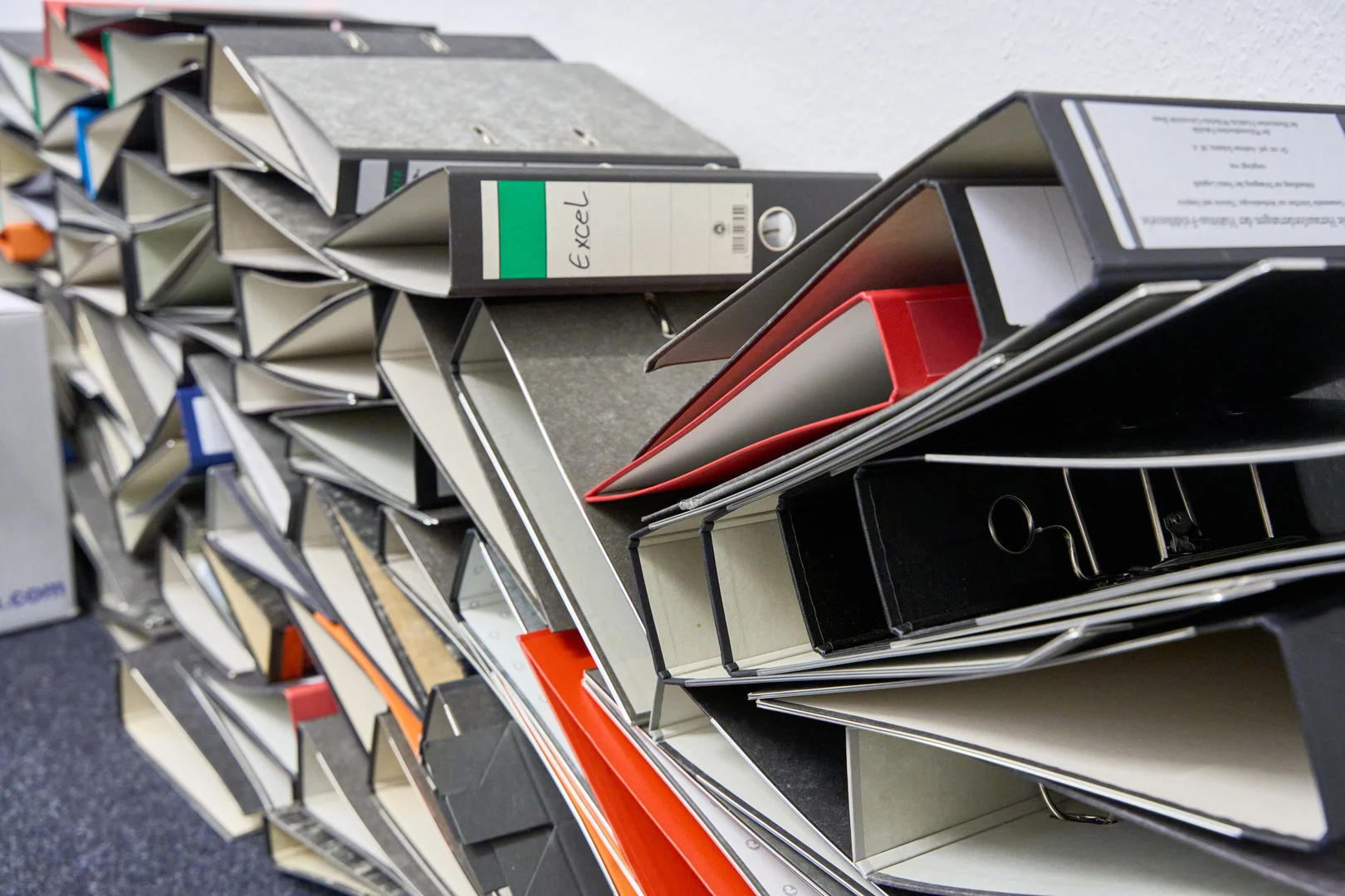 The moving vans roll from the main building to Rabinstraße