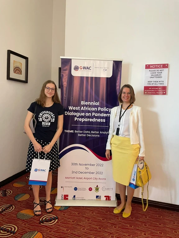 Hannah Weisheit and Christine Müller from the University of Bonn.