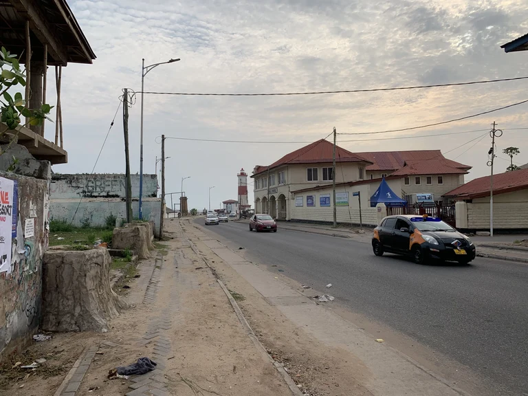 During a break, the Ghanaian partners showed her the vibrant capital and its diverse realities of life.