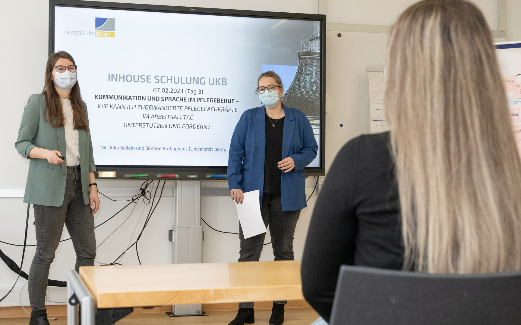 Simone Borlinghaus and Julia Beilein from the Section for Intercultural Communication are working with nursing staff to improve communication on the wards.