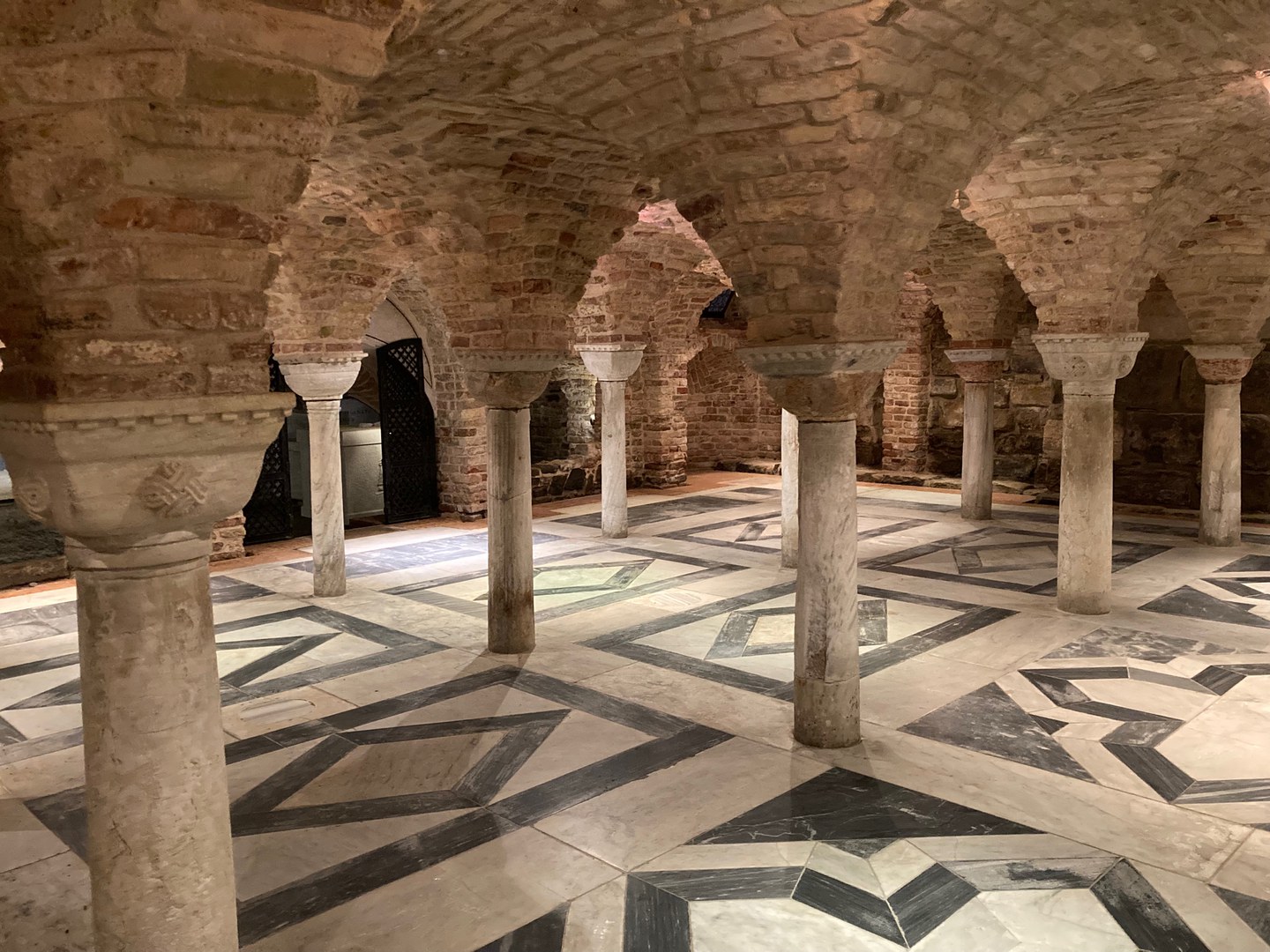 The crypt underneath St. Mark’s Basilica in Venice: students and researchers will soon be able to make use of a 3D representation. Photo: BCDH/M. Lang (By the kind permission of the Procuratoria of St. Mark)